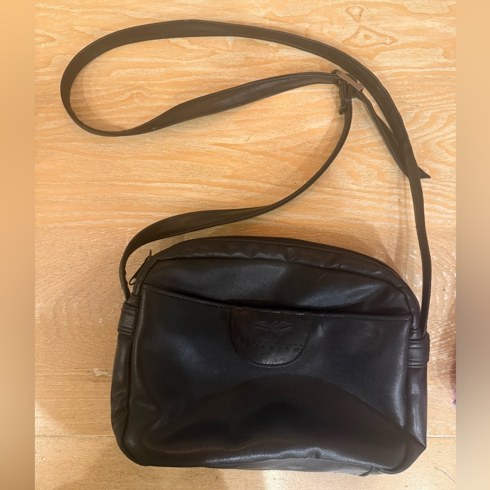 Perry Ellis AMERICA Leather Purse